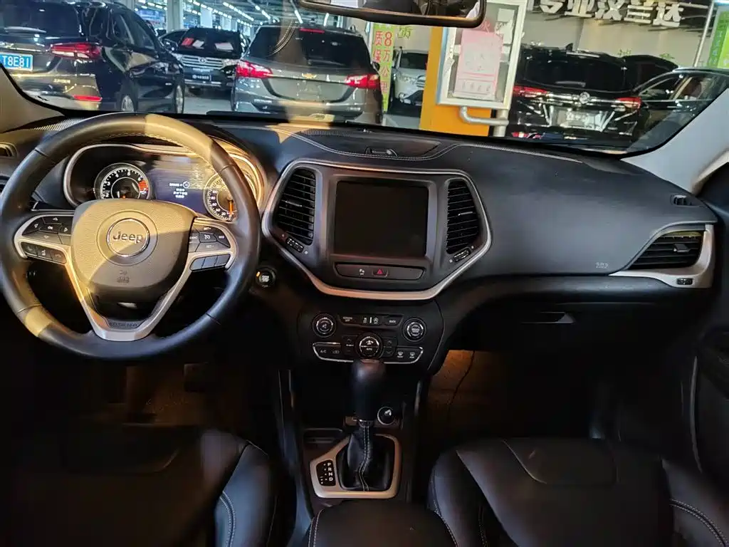 Jeep Cherokee 2018 2017 2.4L Leading Smart Edition