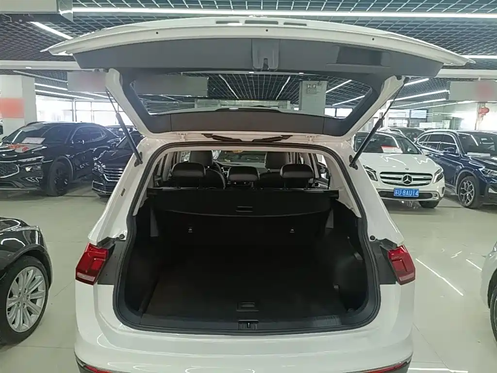 Volkswagen Tiguan L 2018 Facelift 330TSI Automatic 2WD Luxury Edition фото 19