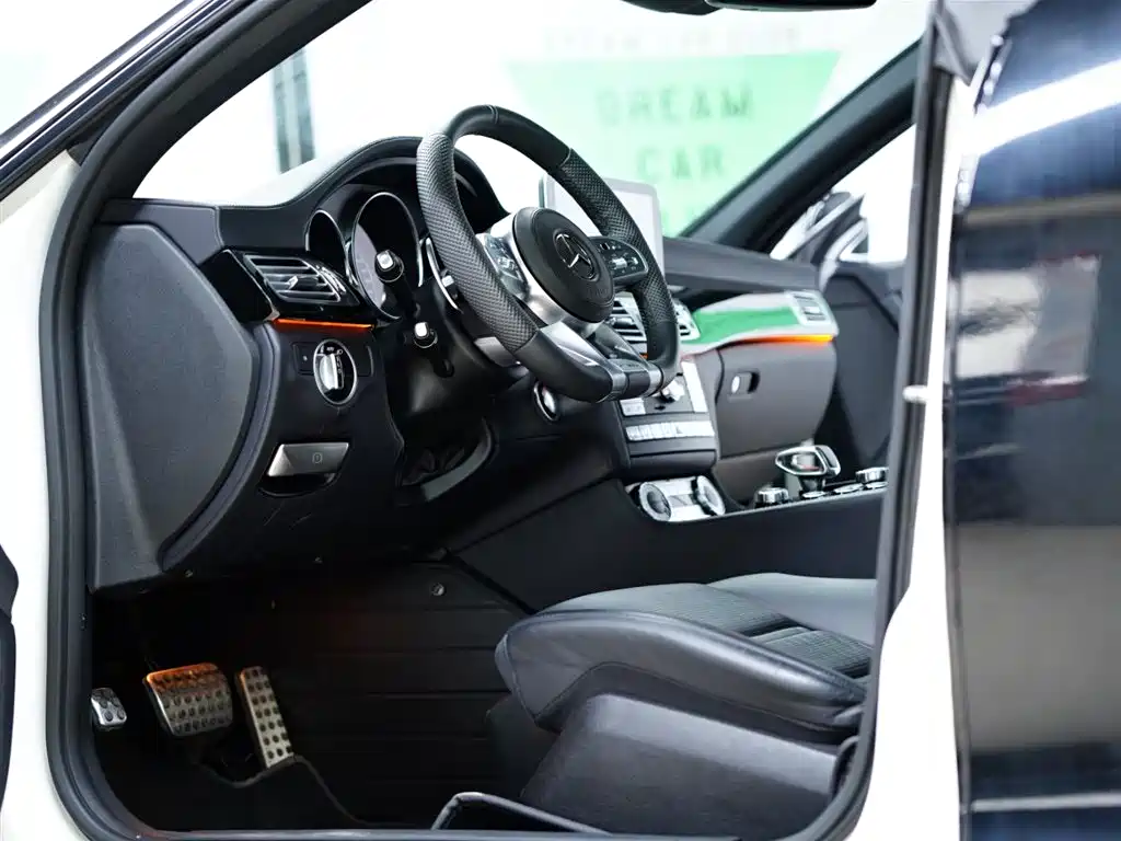 Mercedes-Benz CLS AMG 2015 AMG CLS 63 4MATIC фото 26