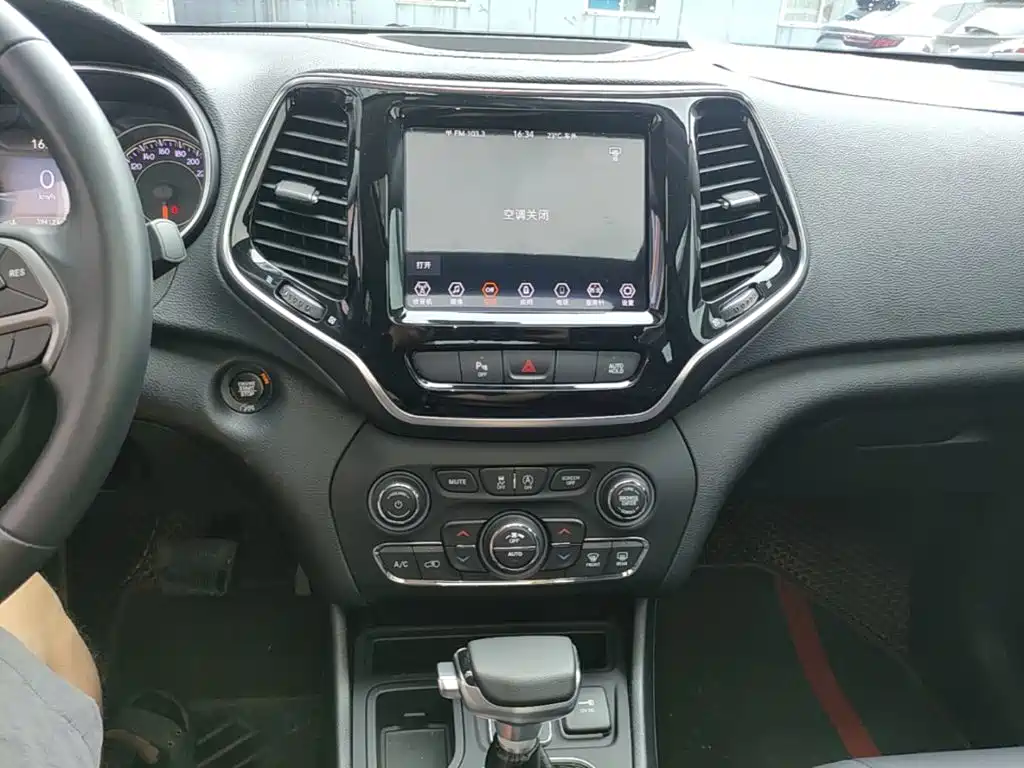 Jeep Cherokee 2021 2020 2.0T 2WD Leading Edition