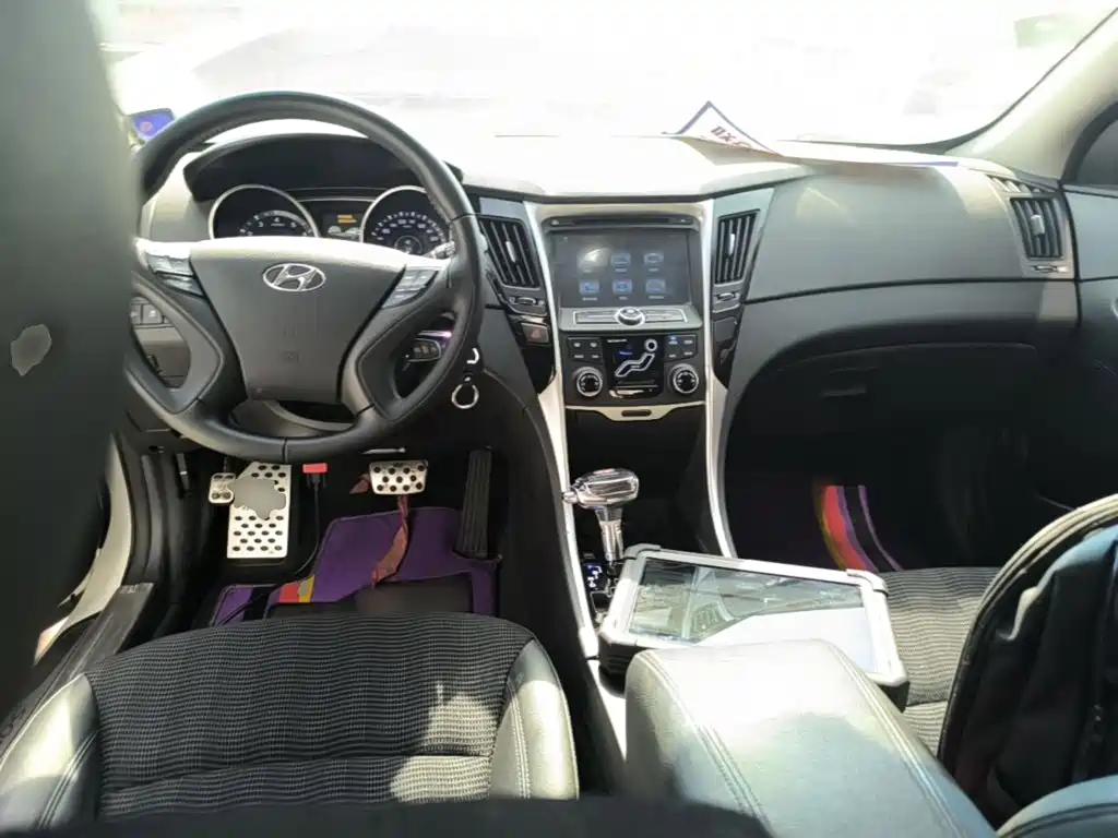 Фото 10 - Hyundai Sonata