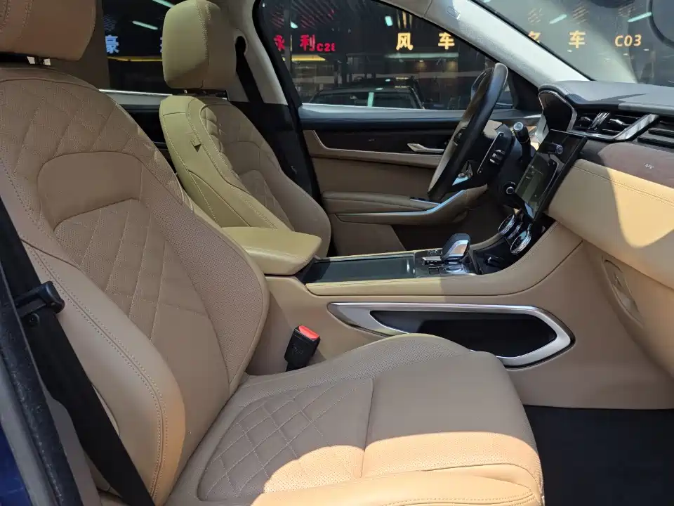 Фото 9 - Jaguar F-PACE
