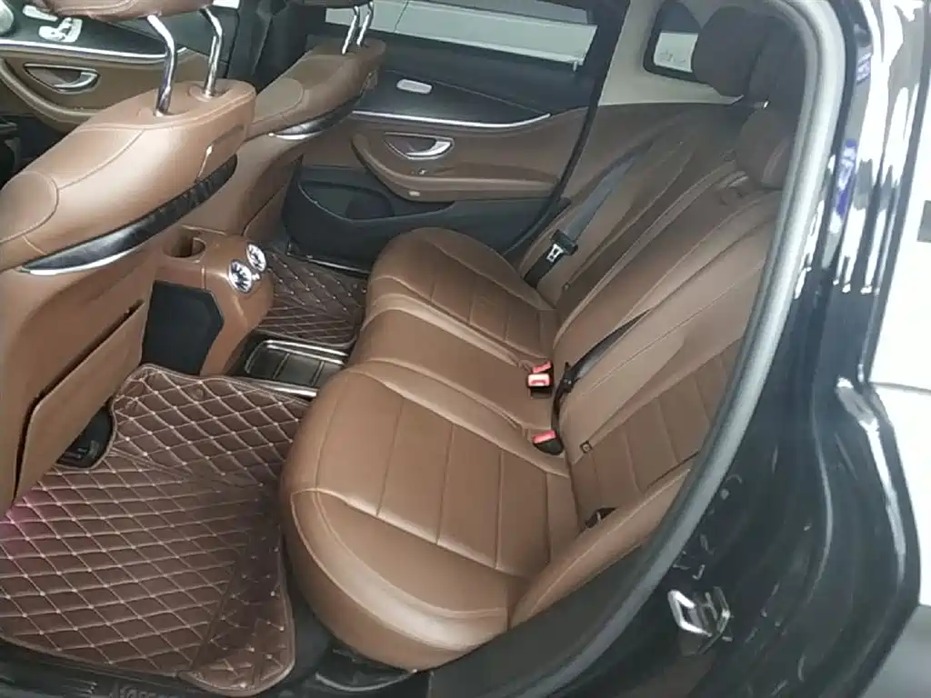 Mercedes-Benz E-Class 2019 E 300 L Sport Fashion фото 17