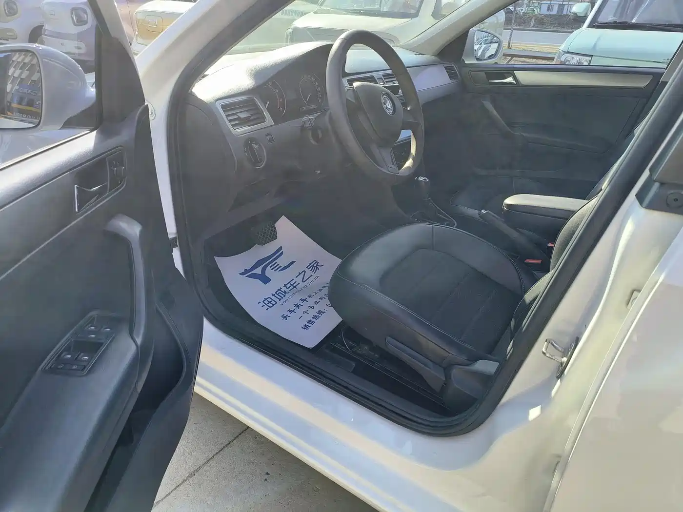 Škoda Skoda Rapid Spaceback 2016 Facelift 1.6L Automatic Innovation Edition фото 8