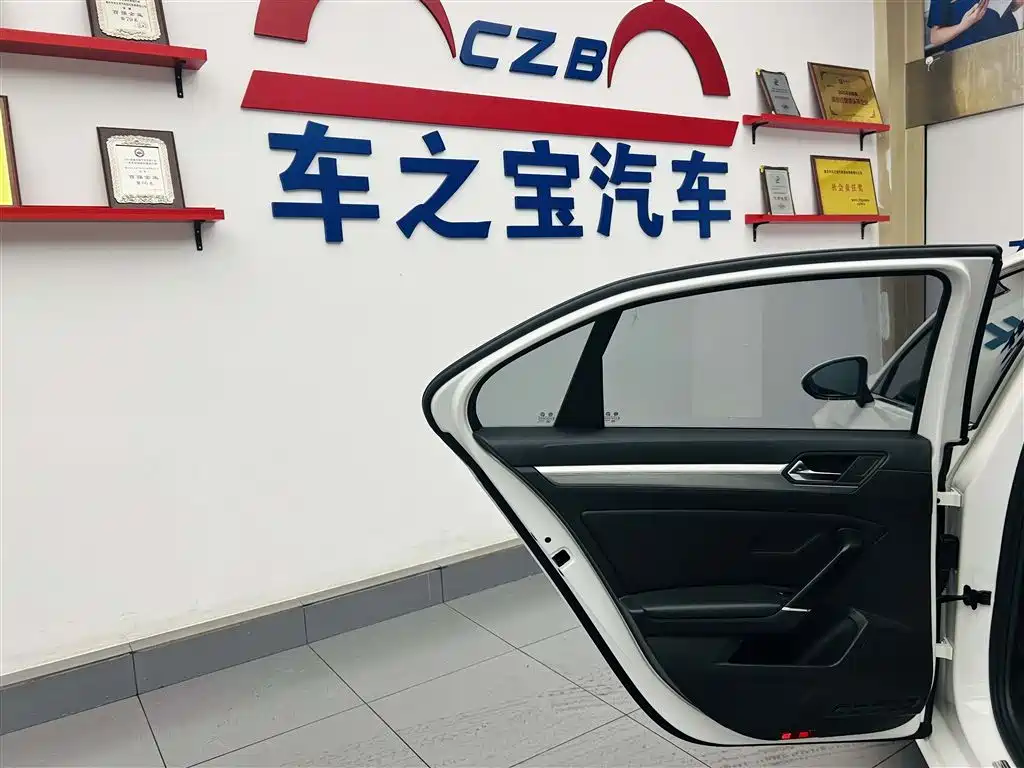 Volkswagen Lamando 2015 280TSI DSG Comfort фото 24