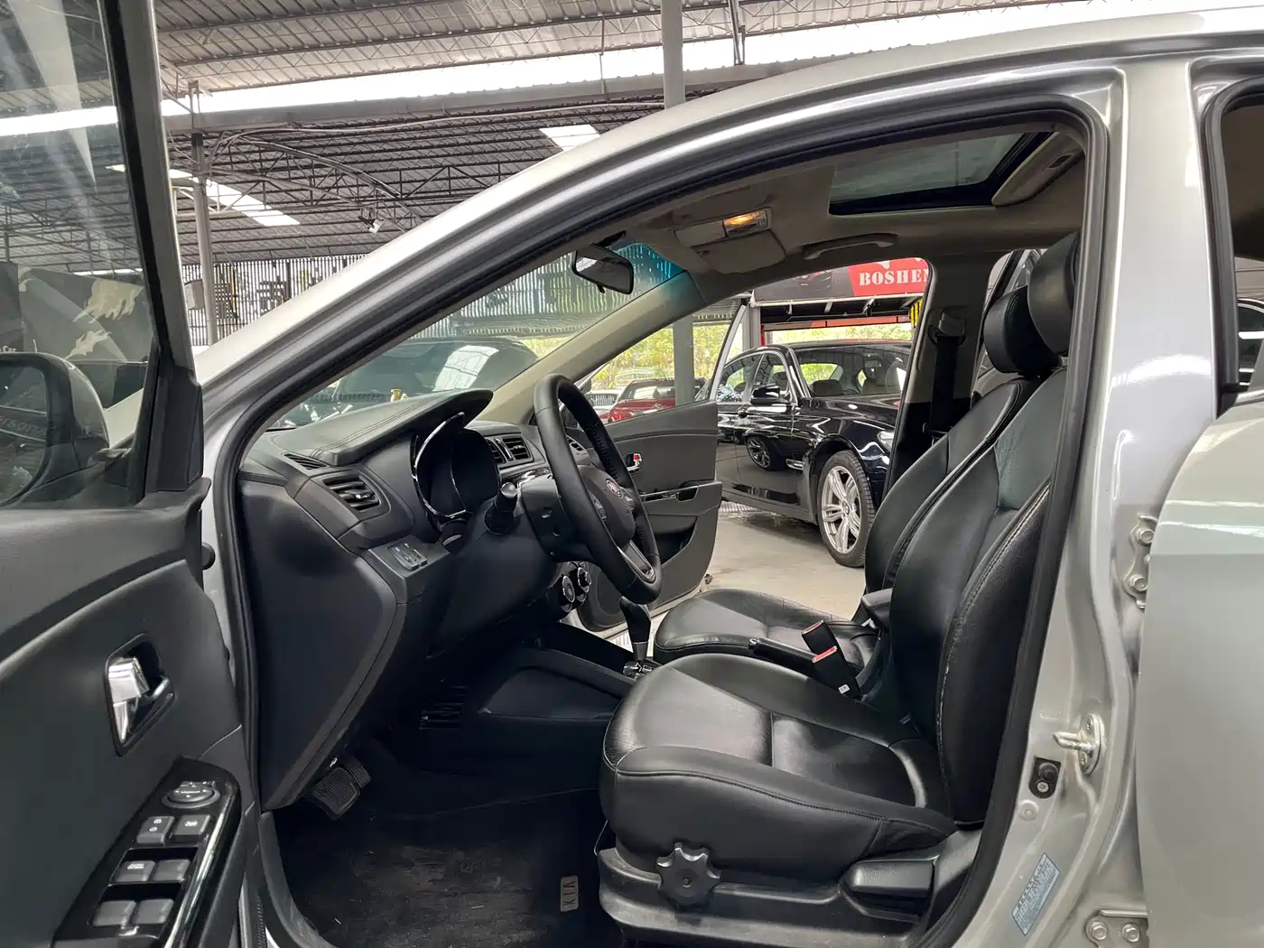 Kia K2 2012 Sedan 1.6L AT Premium Commemorative Edition фото 15
