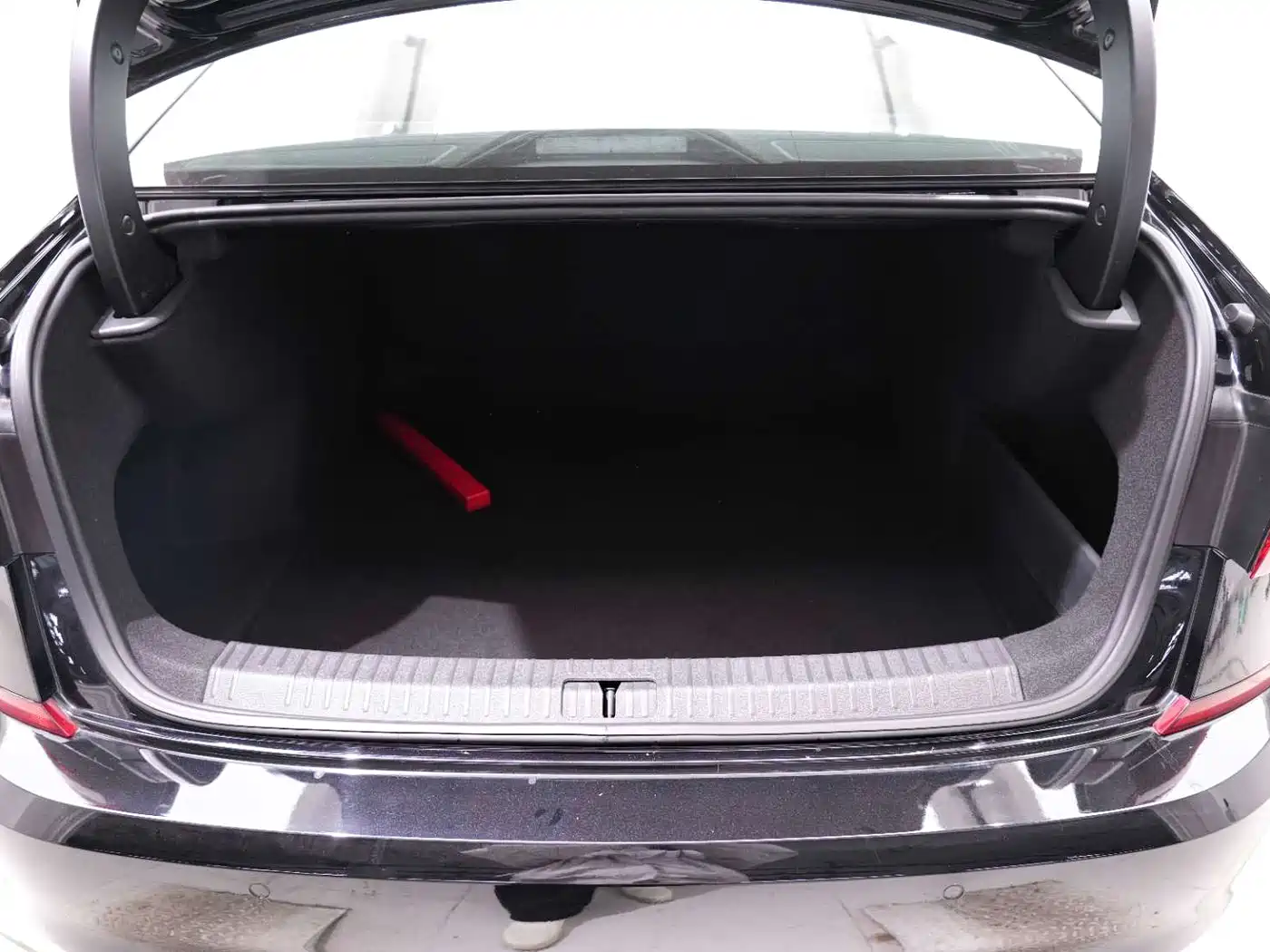 Volkswagen Passat 2023 Facelift 330TSI Starlight Luxury Edition фото 21