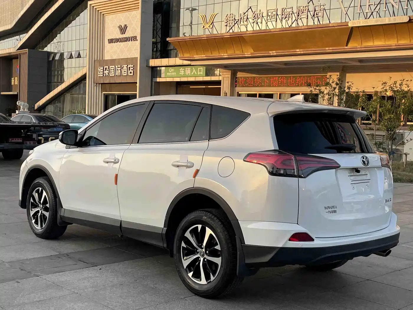 Toyota RAV4 Rongfang 2016 2.0L CVT 2WD Urban (China V) фото 22