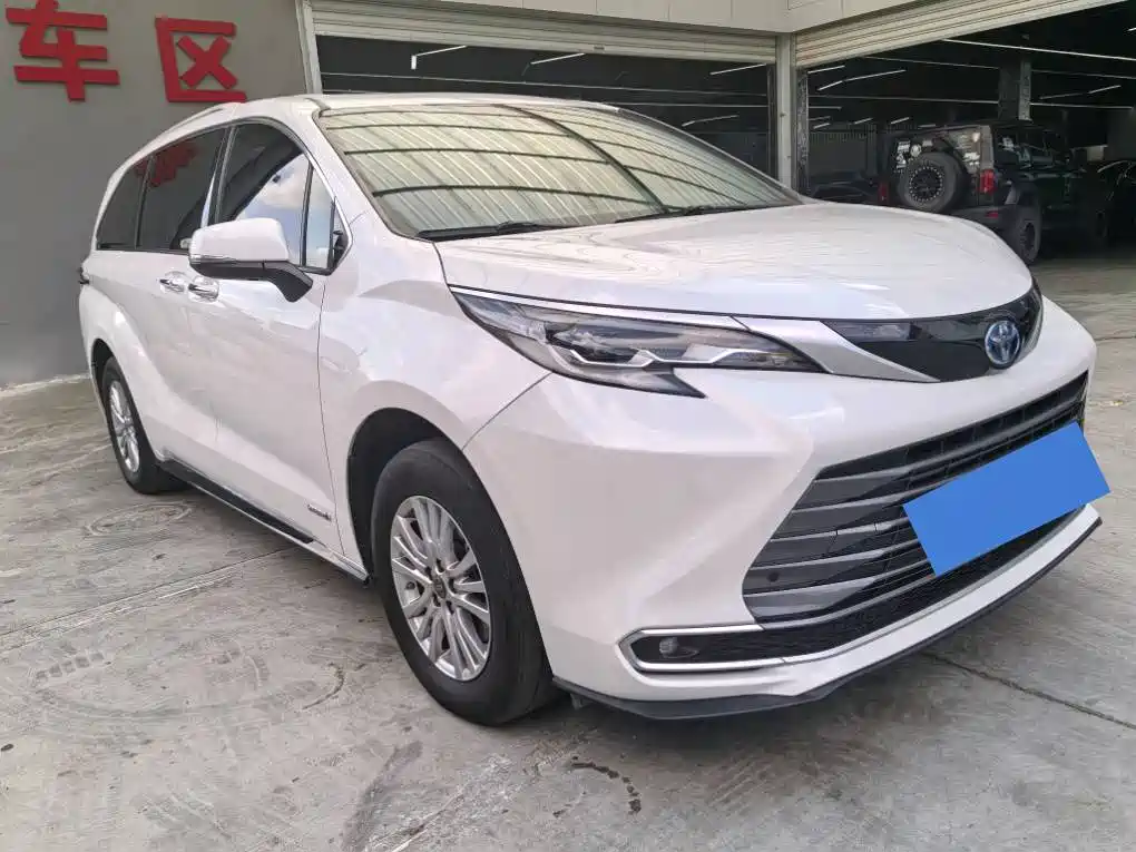 Toyota Sienna 2021 2.5L Hybrid Luxury Edition фото 3