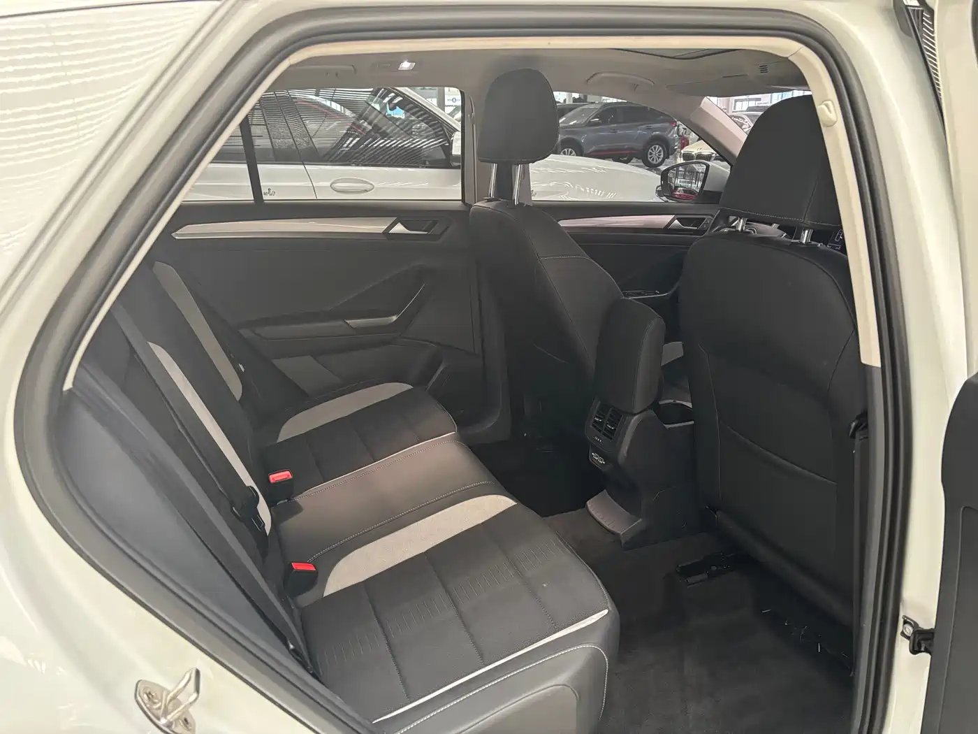 Volkswagen T-ROC 2020 230TSI DSG 2WD Progressive фото 8