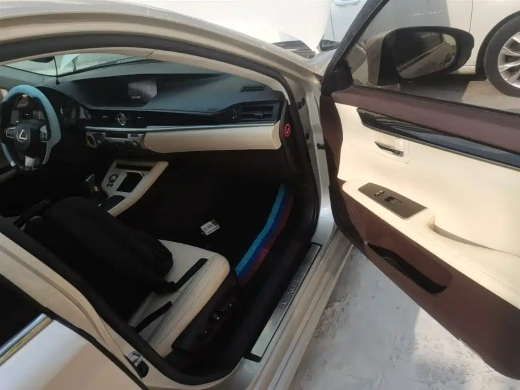 Lexus ES 2015 200 Elite Edition фото 11