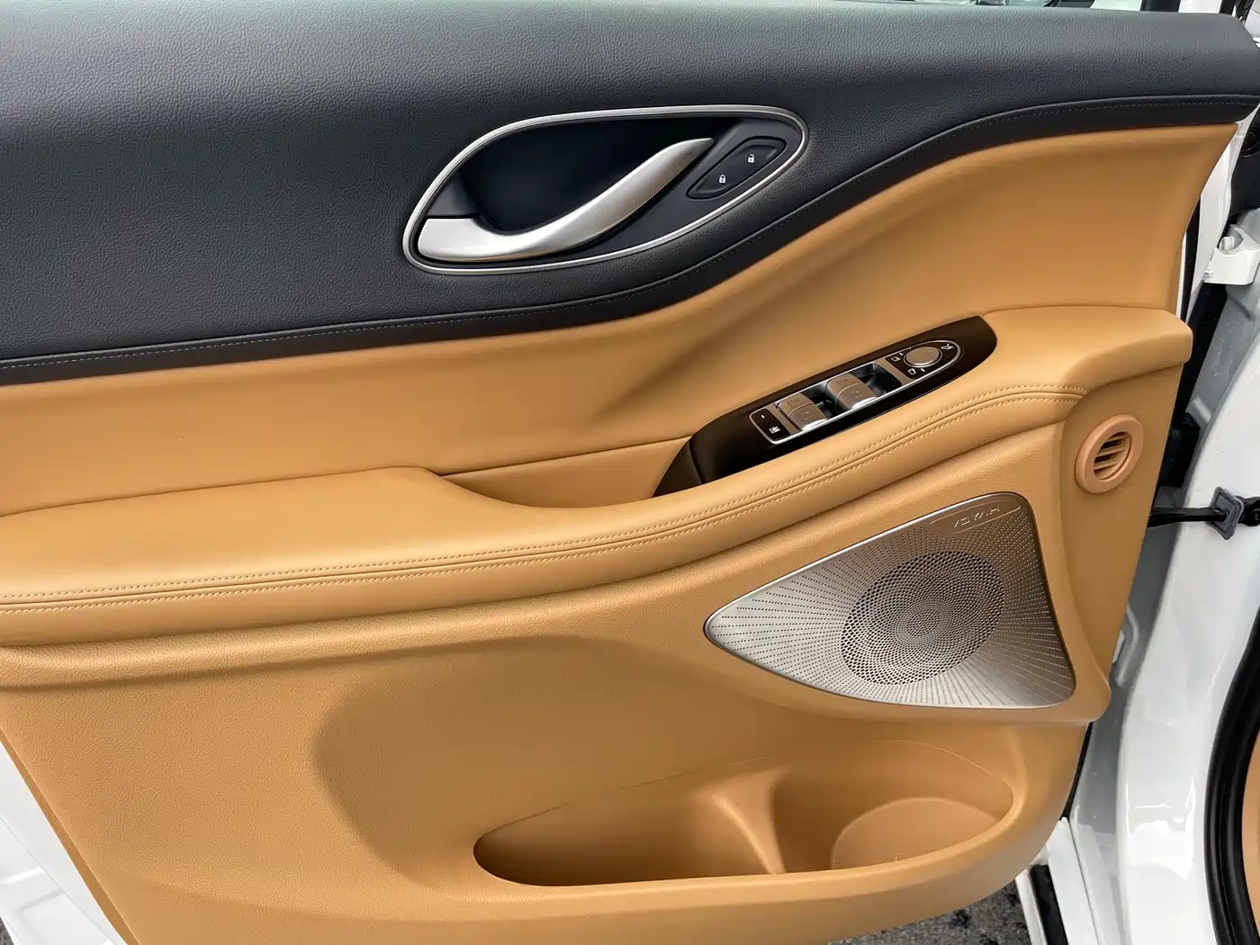 Voyah Auto Voyah Dreamer 2025 PHEV AWD Flagship Qian Kun Edition фото 19