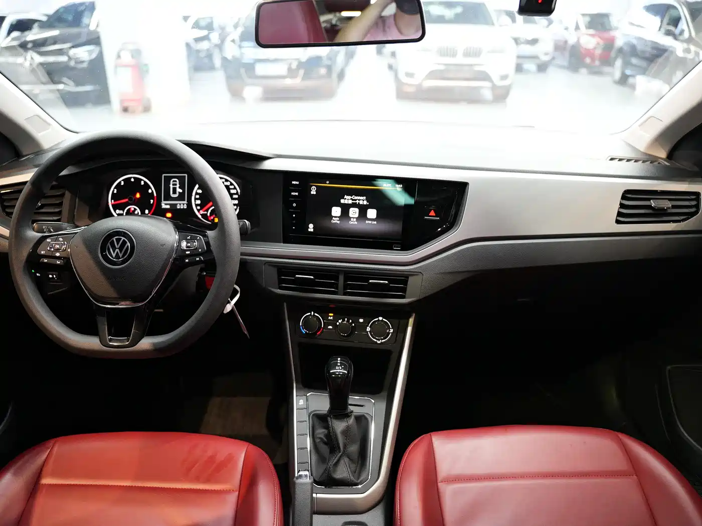 VOLKSWAGEN POLO