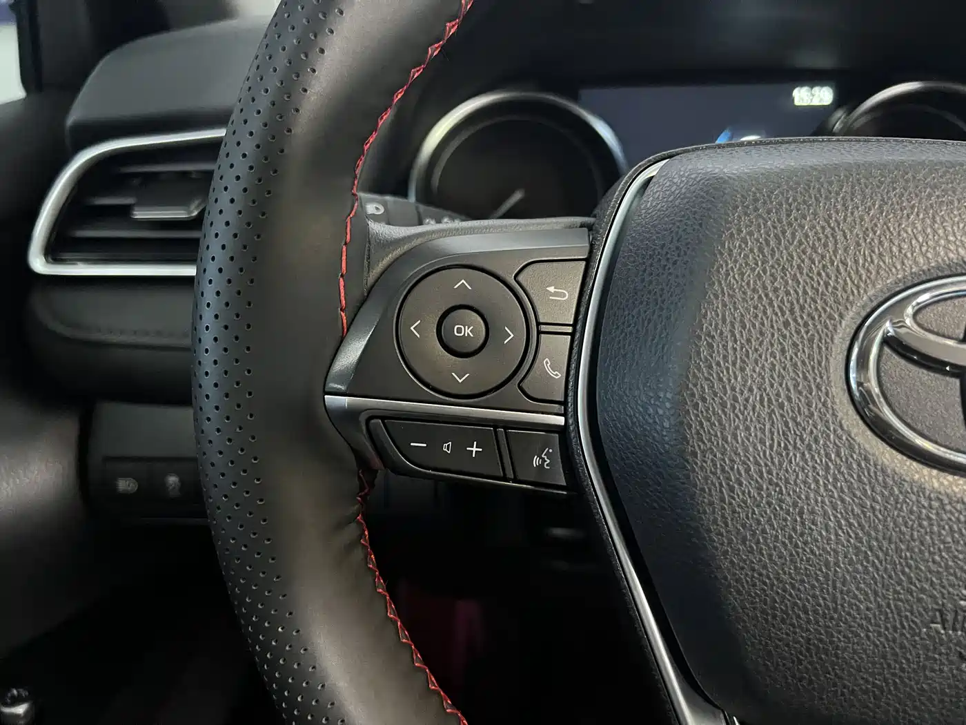 Toyota Camry 2021 2.0G Luxury Edition фото 23