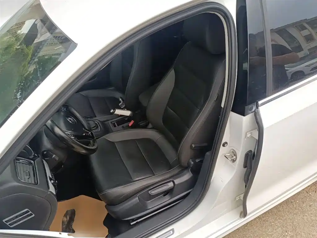 Volkswagen Sagitar 2017 1.6L Automatic Comfort фото 15