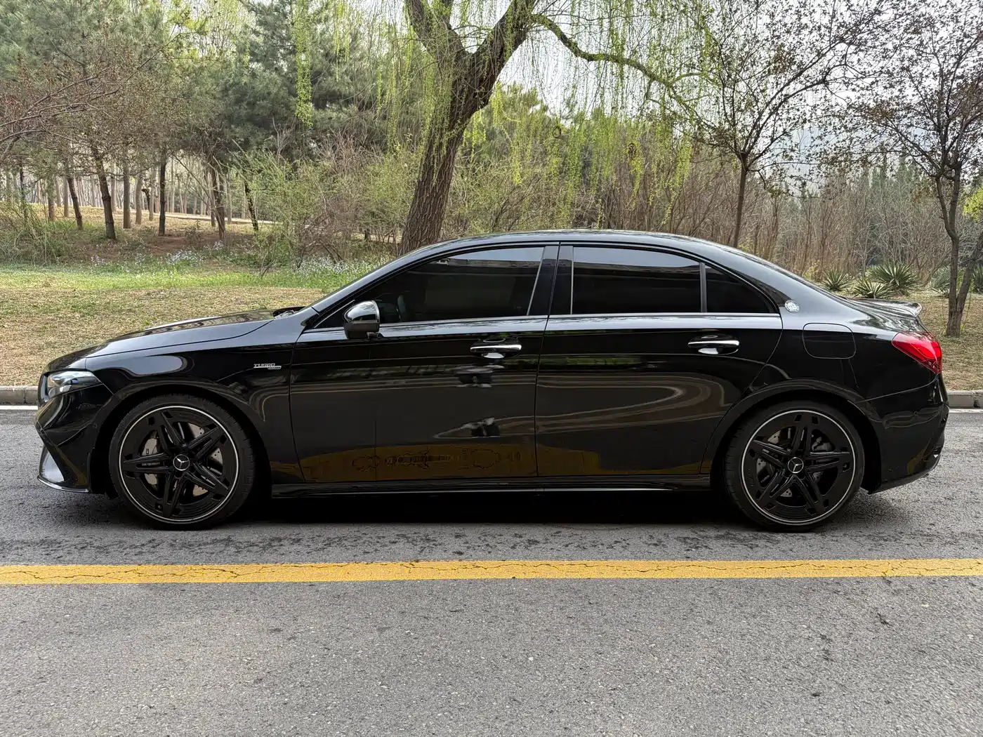 Mercedes-Benz A-Class AMG 2024 AMG A 35 L 4MATIC фото 3