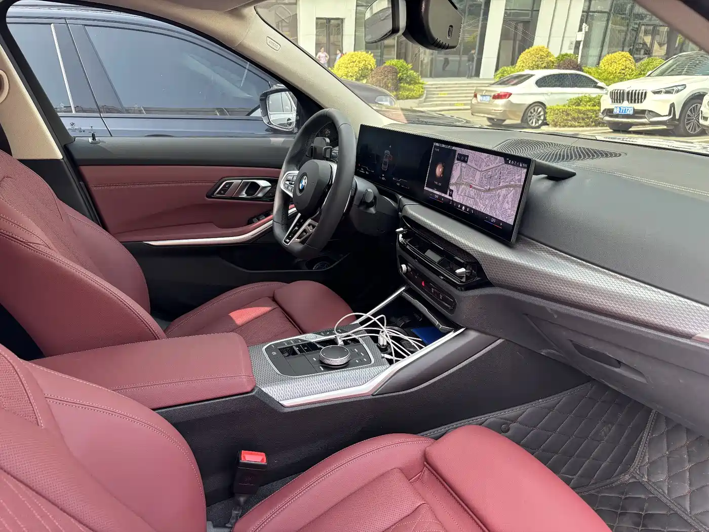 BMW 3 Series 2025 330Li M Sport Night Edition фото 12