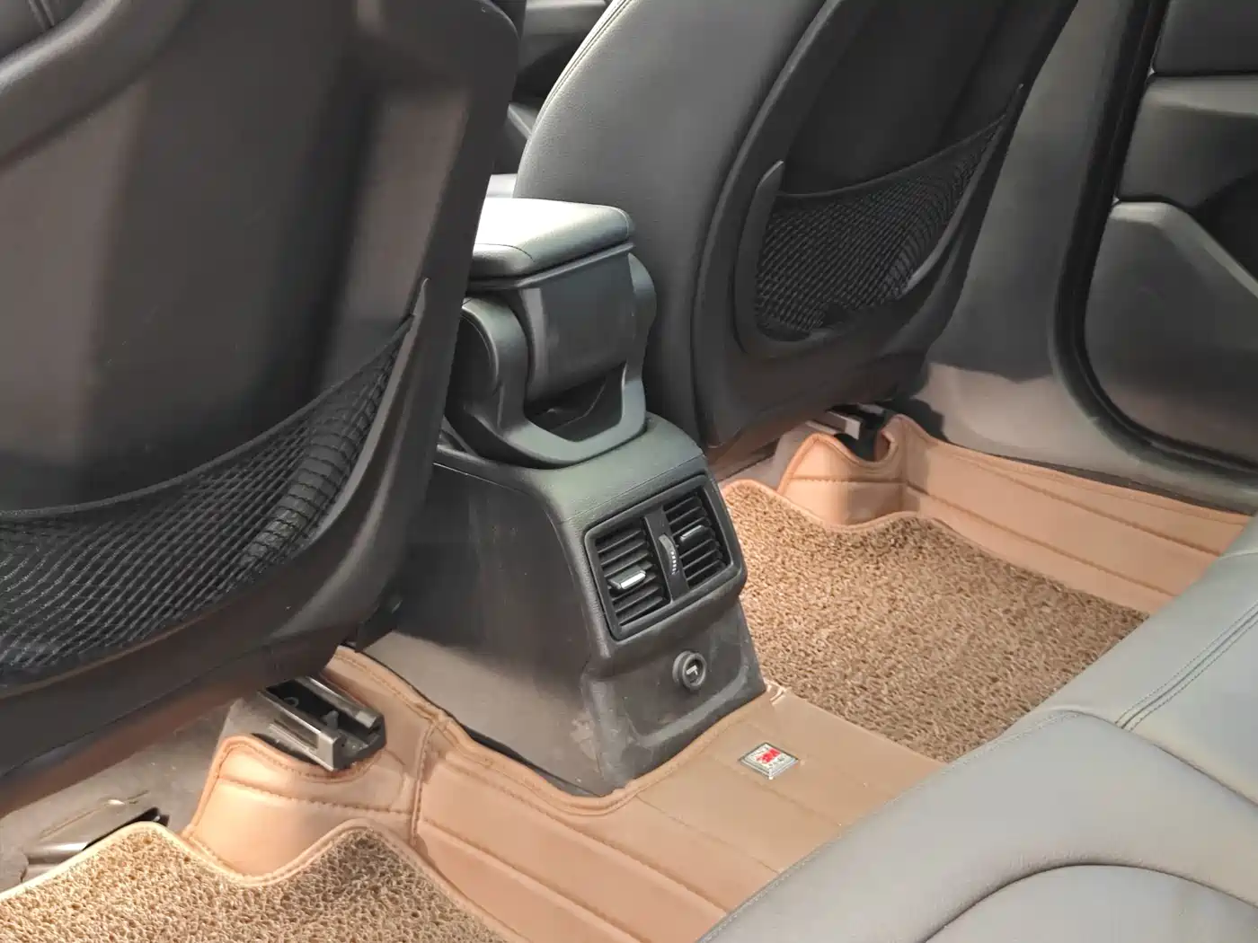 BMW X1 2016 sDrive18Li Premium Model фото 24