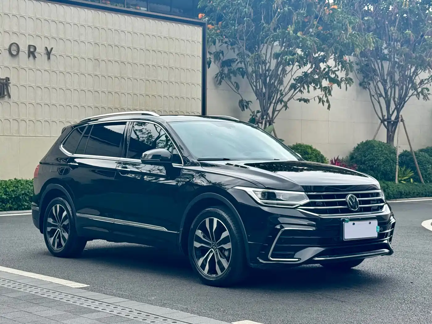 Volkswagen Tiguan L 2024 330TSI Automatic 2WD R-Line Premium Enjoyment Edition фото 3