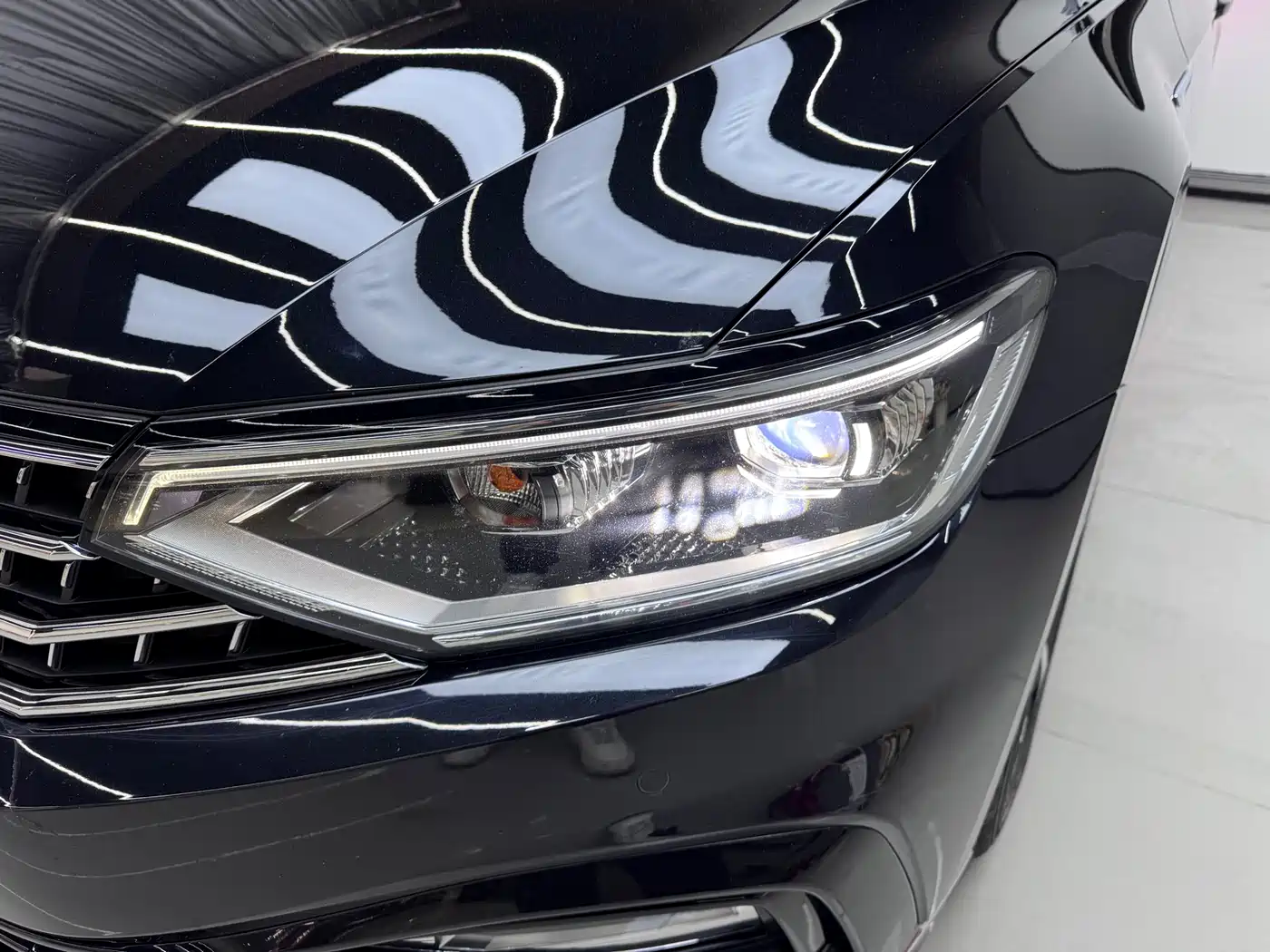 Volkswagen Magotan 2023 Model 2 Million Commemorative Edition 330TSI DSG Luxury фото 3