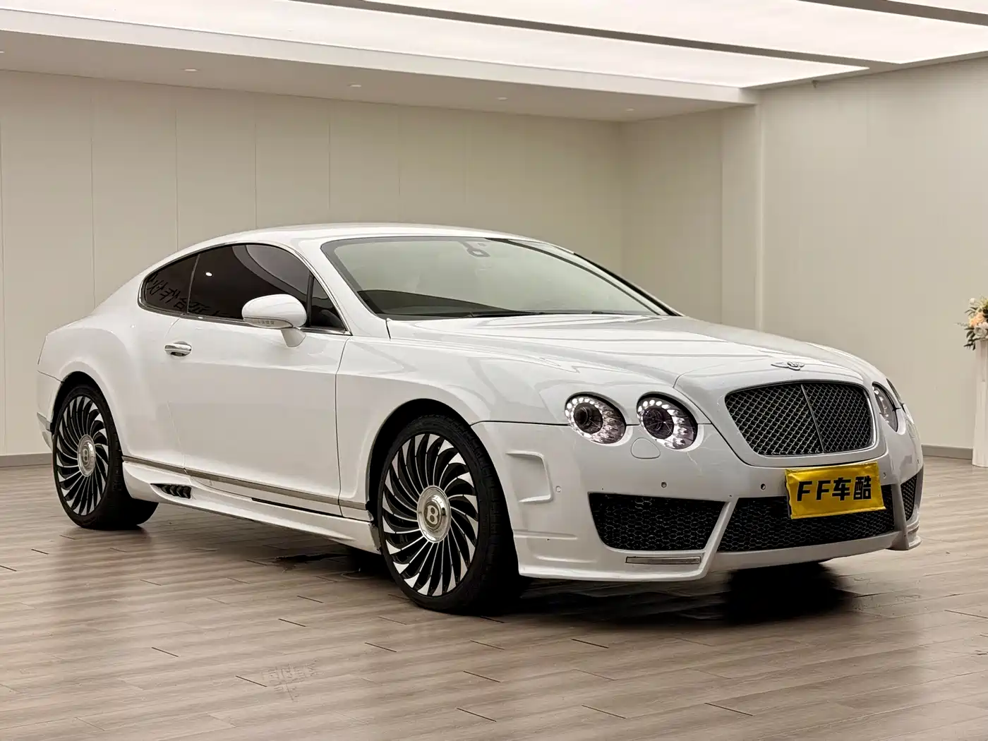 Bentley Continental фото 8