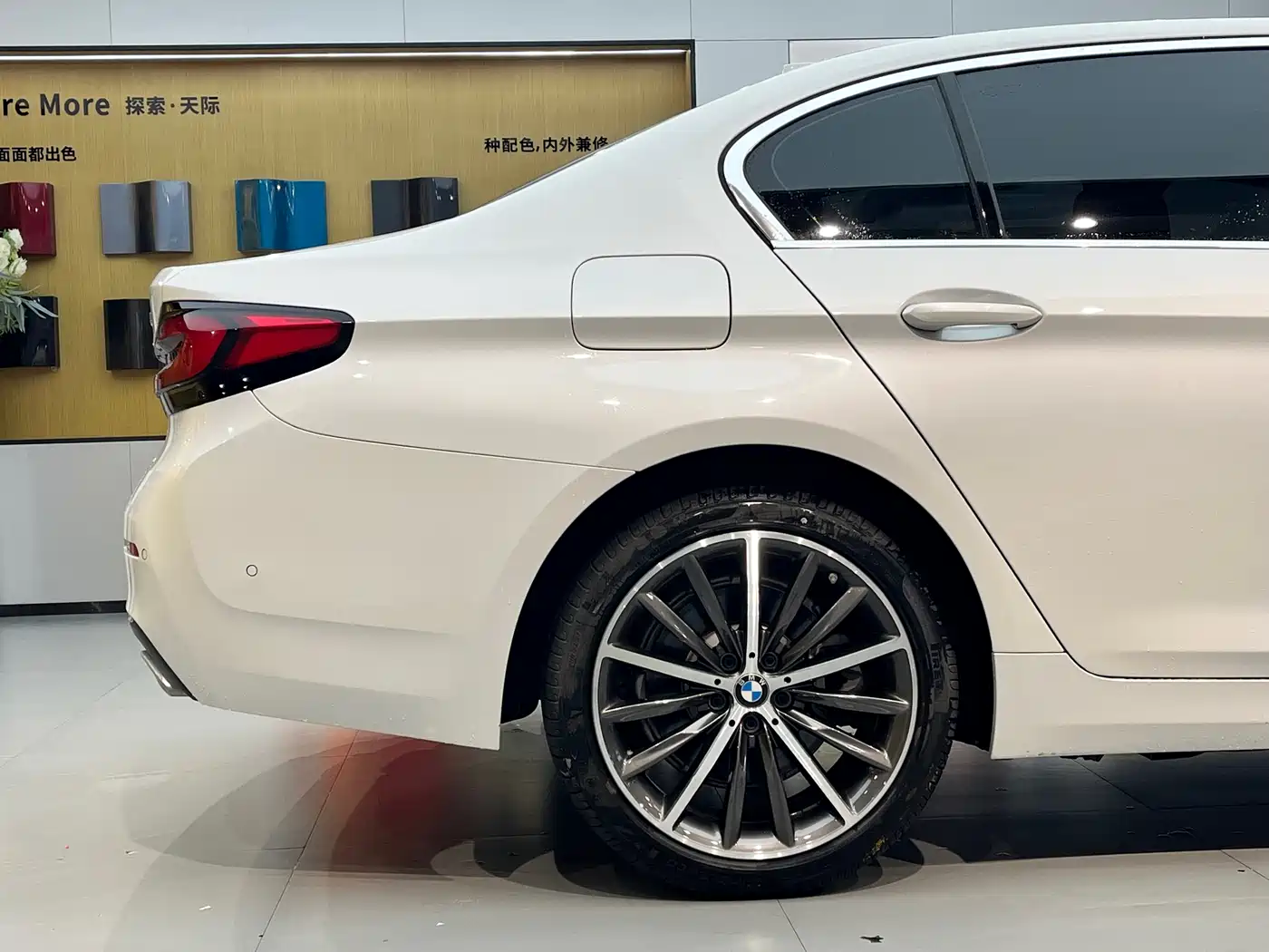 BMW 5 Series 2021 530Li Premium Luxury Package фото 21
