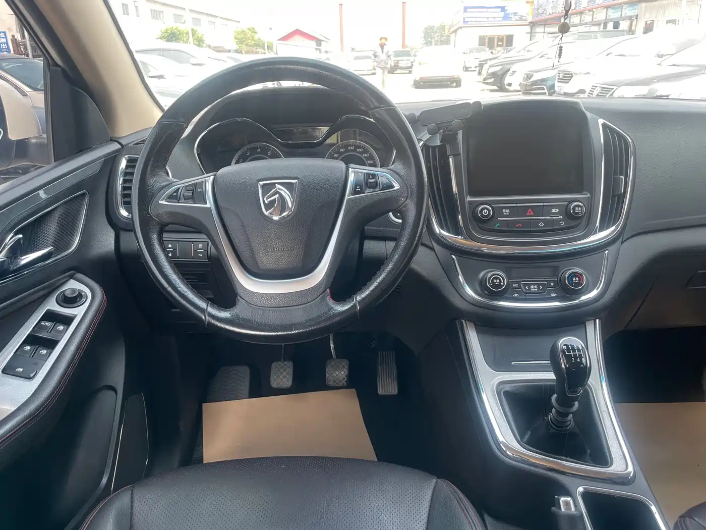 Фото 9 - Baojun 560