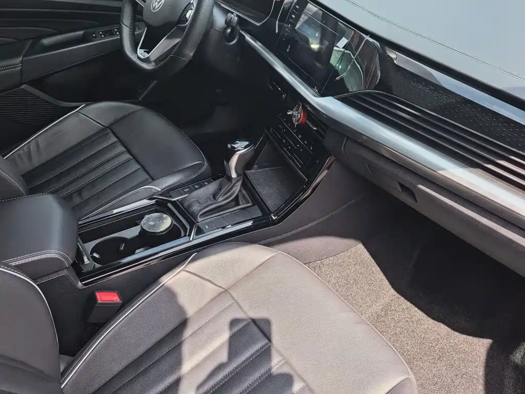 Фото 8 - Volkswagen Passat