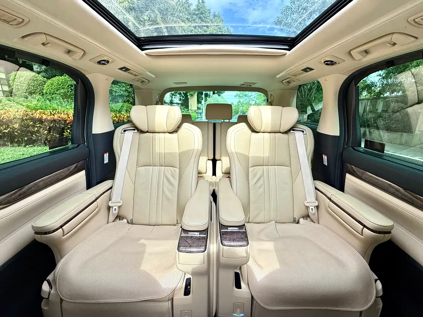 Toyota Vellfire 2021 Crown Hybrid 2.5L HV Premium Edition фото 12