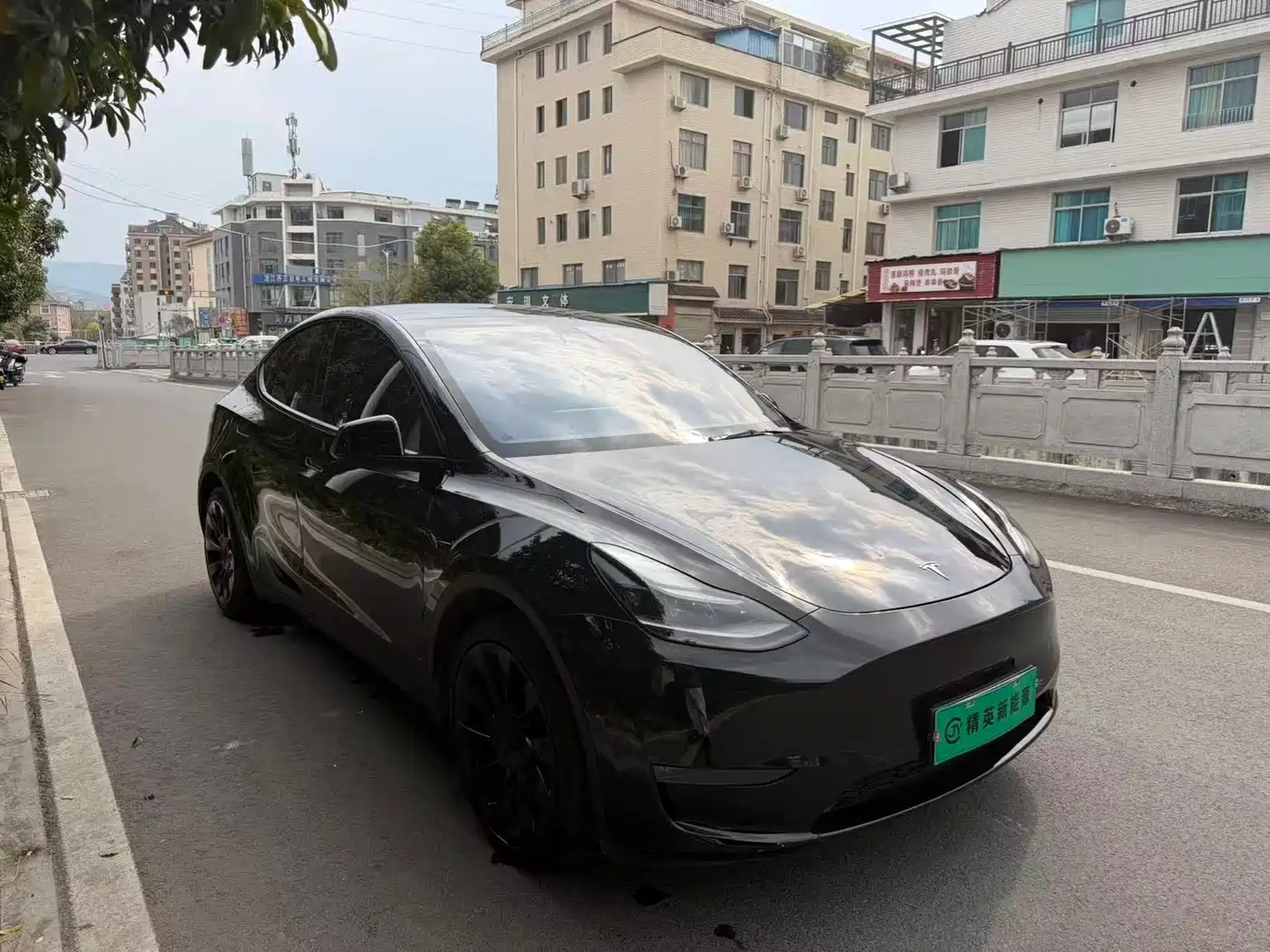 TESLA MODEL Y