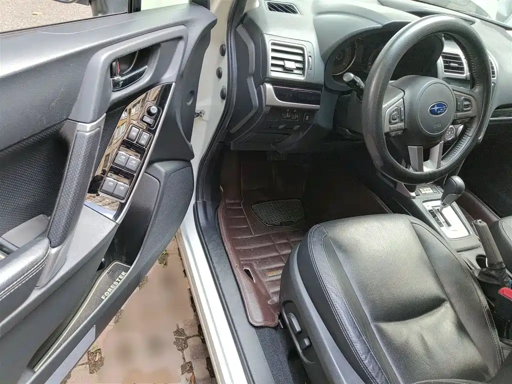 Subaru Forester 2016 2.0i Luxury Navigation Edition фото 14