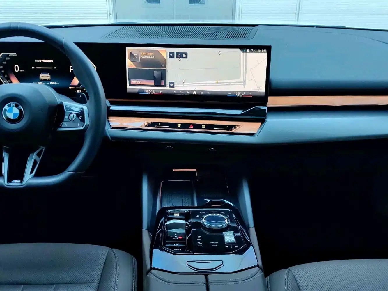 BMW 5 Series 2024 530Li Leading M Sport Package фото 8