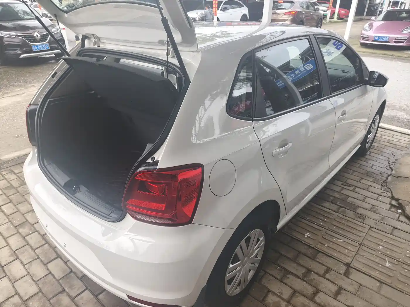 Volkswagen Polo 2016 1.4L Automatic Trend фото 8