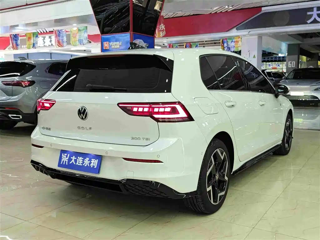 Volkswagen Golf 2025 2025 300TSI R-Line