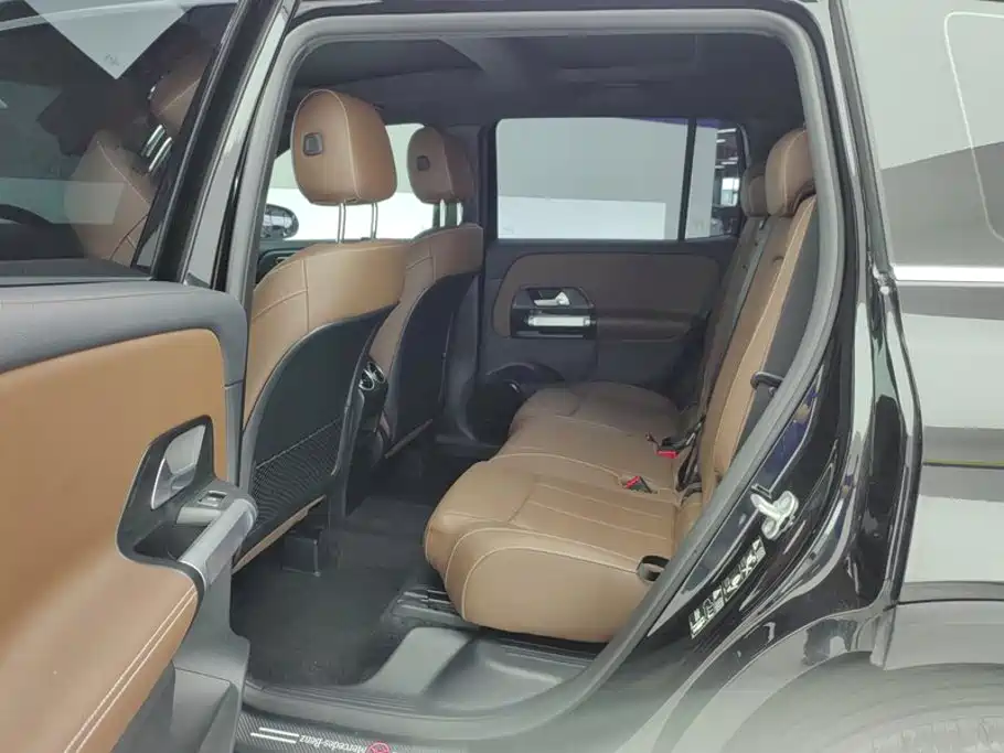Photo 11 - Mercedes-Benz GLB