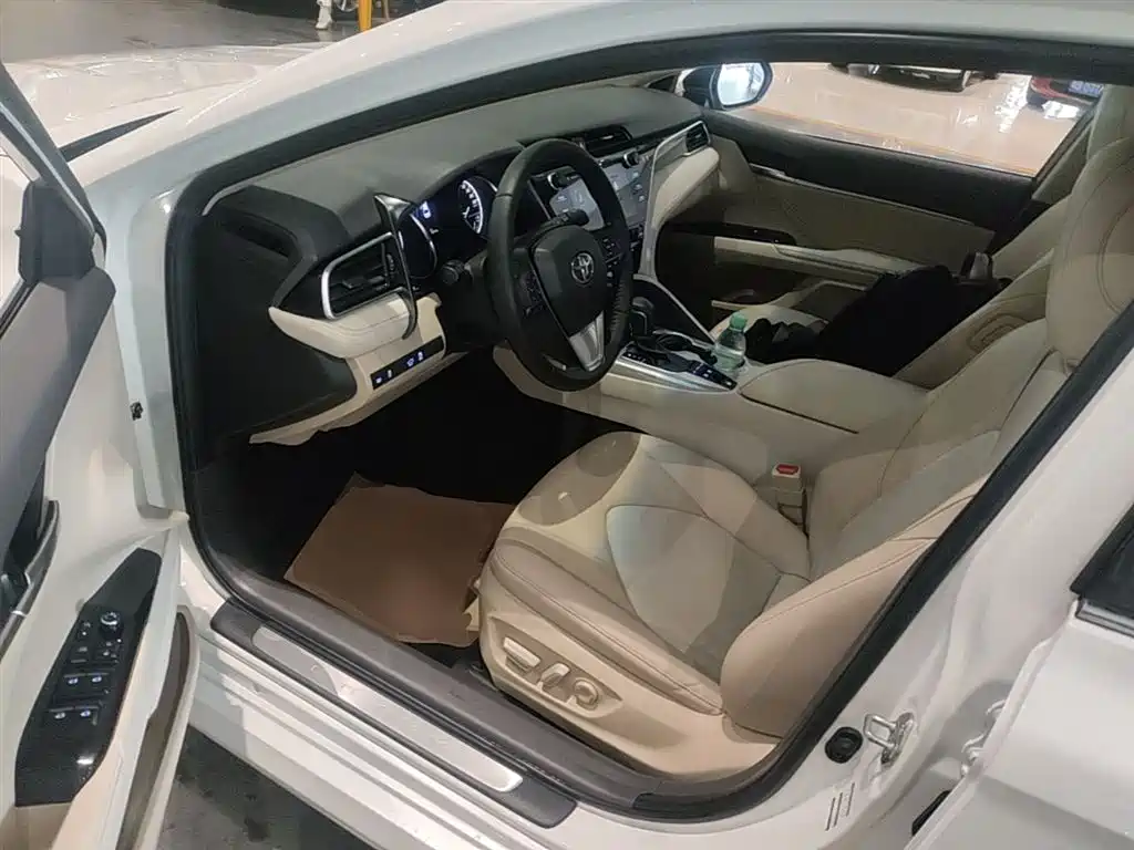 Toyota Camry 2019 Hybrid 2.5HG Luxury Edition China VI фото 16