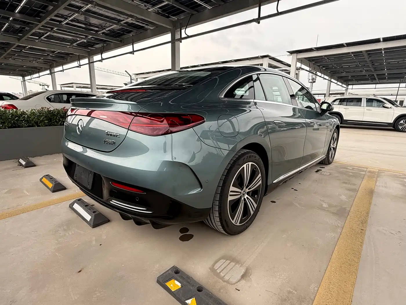 Mercedes-Benz EQE 2025 Model 500 4MATIC Luxury Edition фото 5
