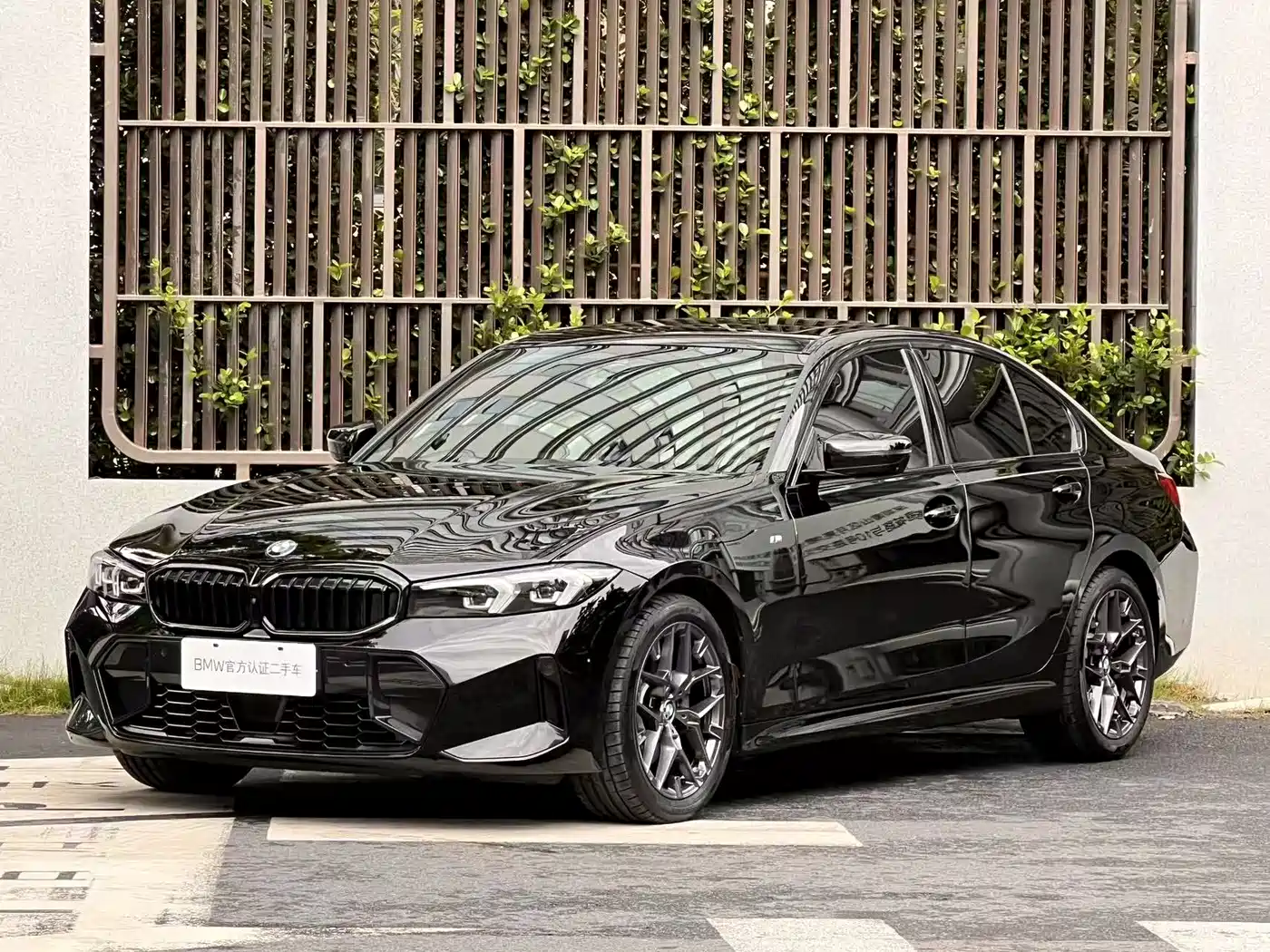 BMW 3 Series 2025 330i M Sport Night Edition