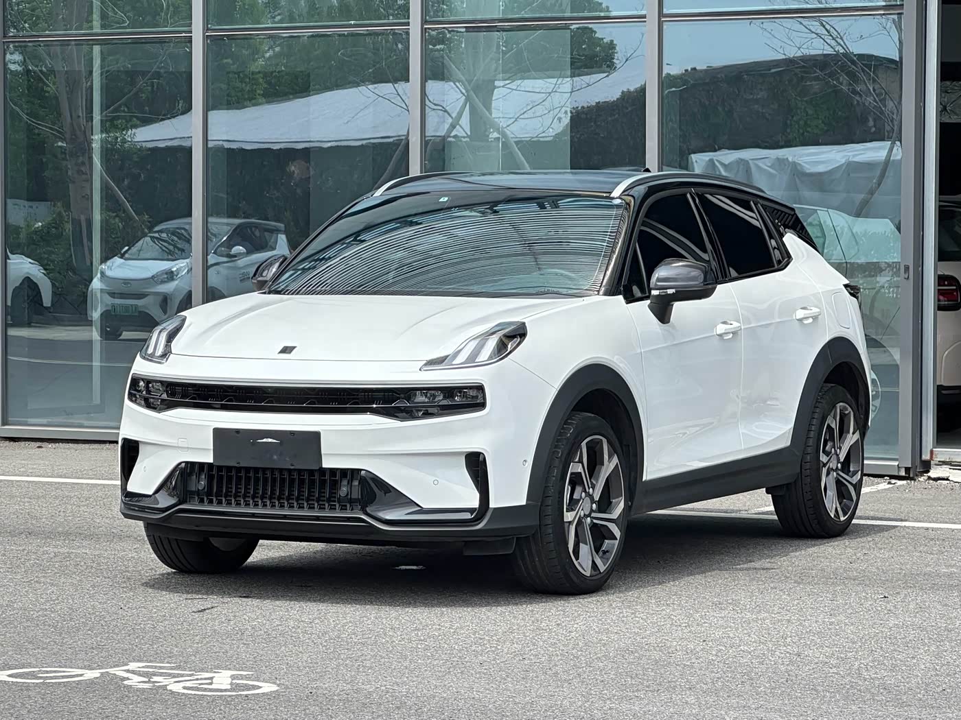 Lynk & Co 06