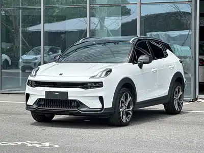 Lynk & Co 06