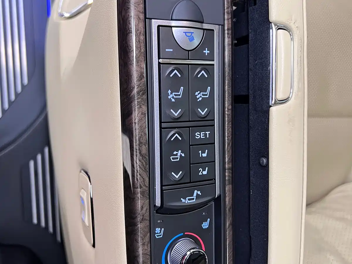 Toyota Vellfire 2021 Crown Hybrid 2.5L HV Premium Edition фото 19