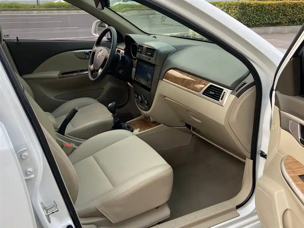 Buick Excelle 2015 1.5L Manual Classic фото 6