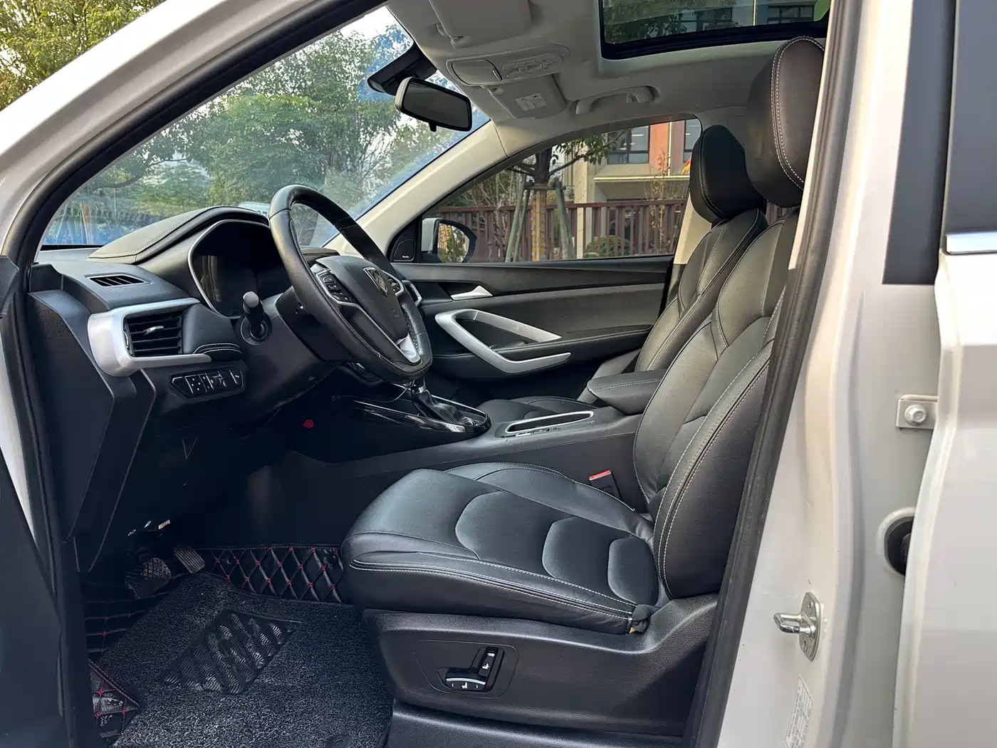 Baojun 530 2019 2020 1.5T CVT Premium Connect 7-seater