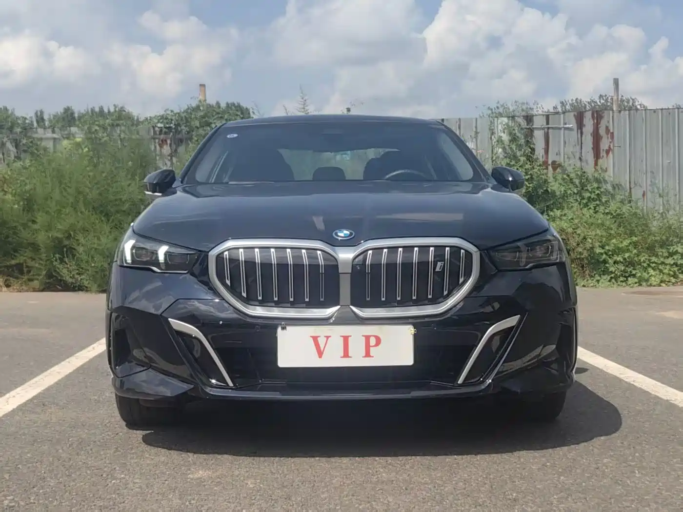 Фото 2 - BMW i5