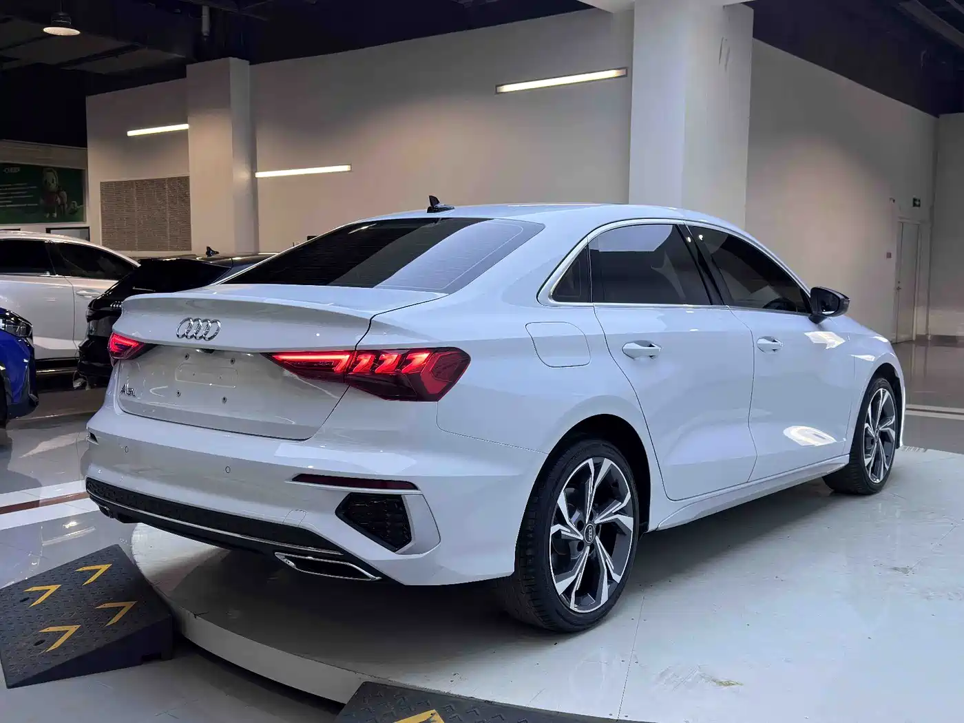 Audi A3 2023 Facelift A3L Limousine 35 TFSI Luxury Sport фото 6