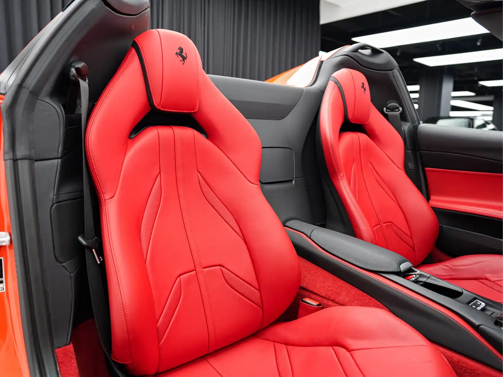 Фото 21 - Ferrari 812