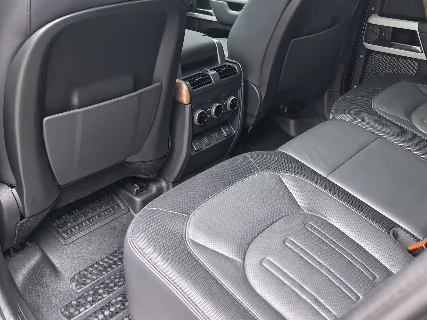 Land Rover Defender 2022 110 P400 X-DYNAMIC HSE фото 13