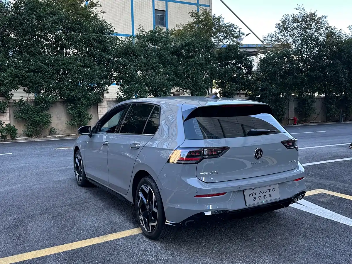 Фото 7 - Volkswagen Golf