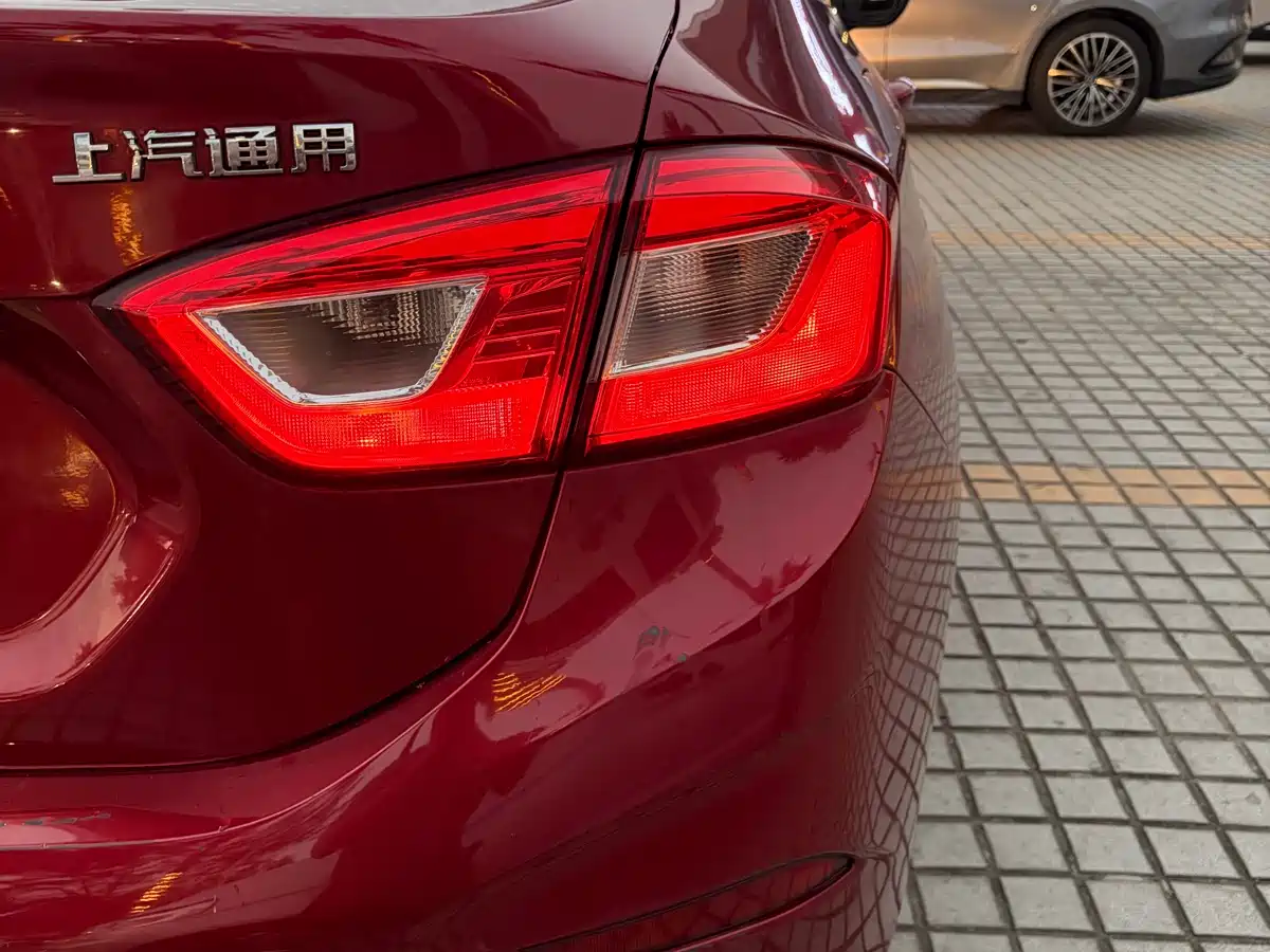 Chevrolet Cruze 2017 1.5L Automatic Pioneer Sunroof фото 19