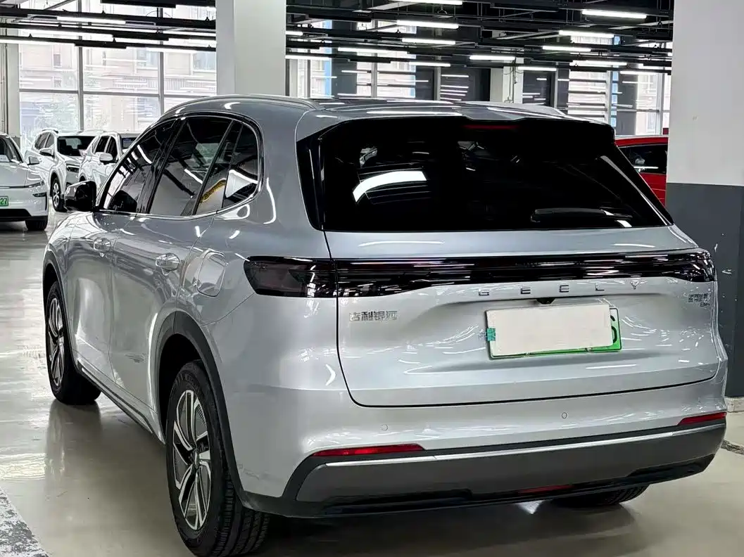 Geely Galaxy Galaxy L7 2025 EM-i 115km Explorer+ Edition фото 7